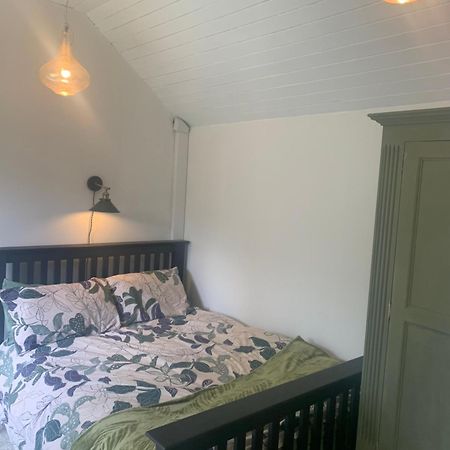 Newly Refurbished One Bedroom With Additional Sofa Bed Self Contained Flat In Garden Abbots Langley Ngoại thất bức ảnh